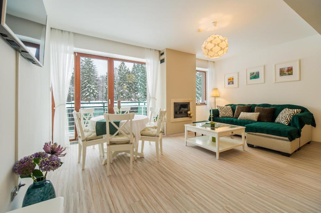 Charming 2-Bedroom, Silver Mountain, a Building - 425