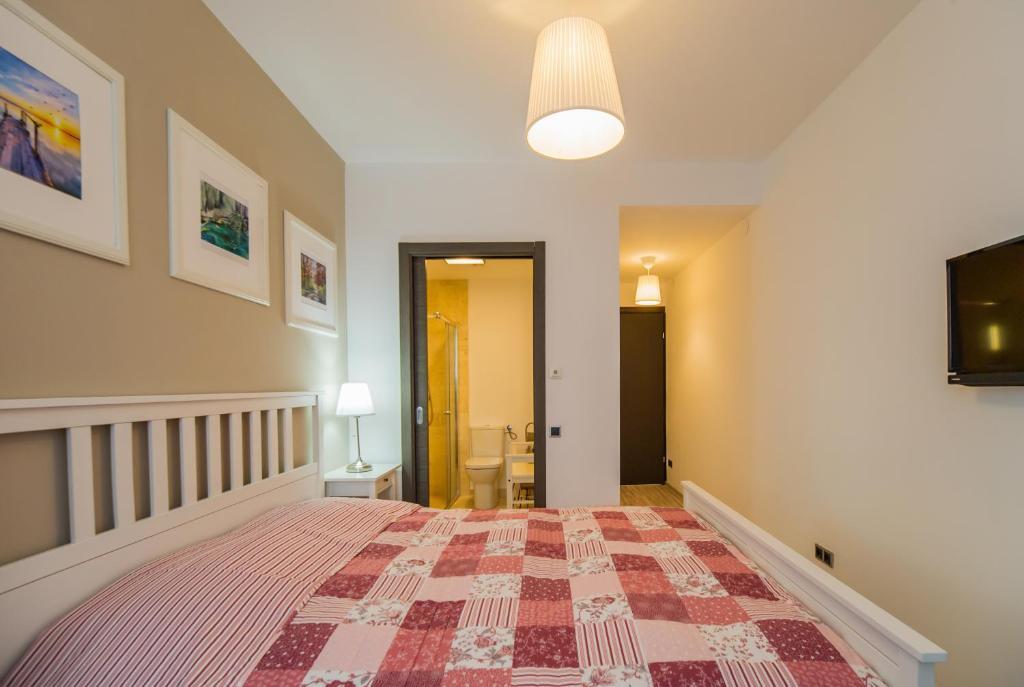 Charming 2-Bedroom, Silver Mountain, a Building - 831
