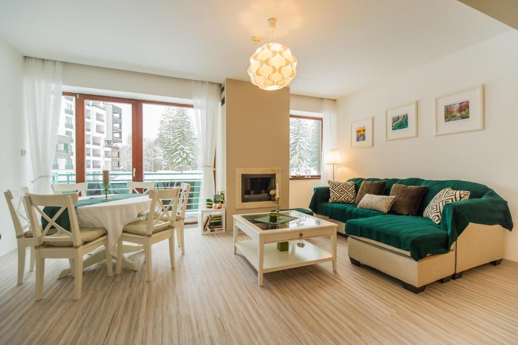Charming 2-Bedroom, Silver Mountain, a Building - 818