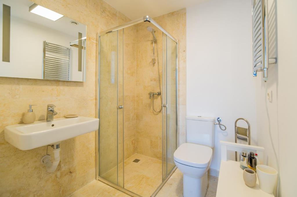 Charming 2-Bedroom, Silver Mountain, a Building - 347