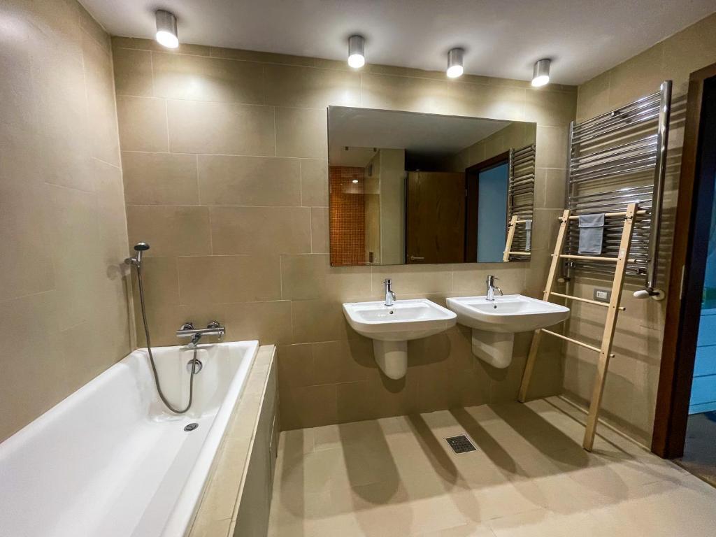 Charming sea view apt - quiet area, 5 min to beach - 852