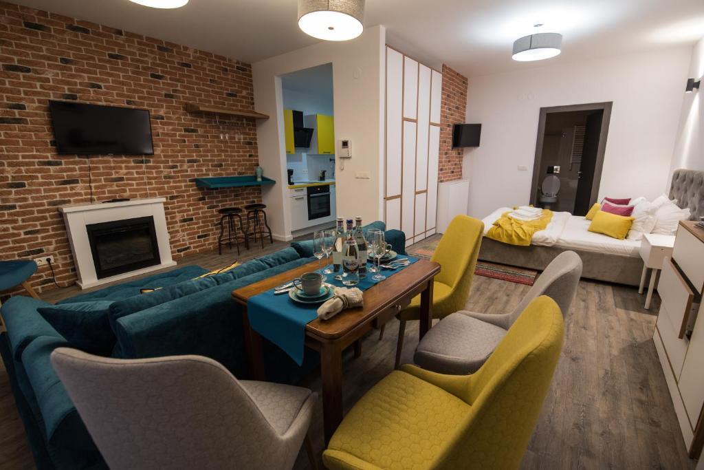 Chic Studio Silver Mountain - 353