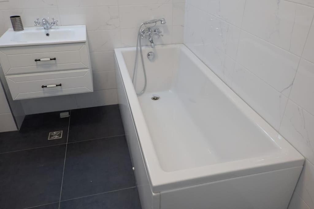 City Center Accommodation - 410 - 526