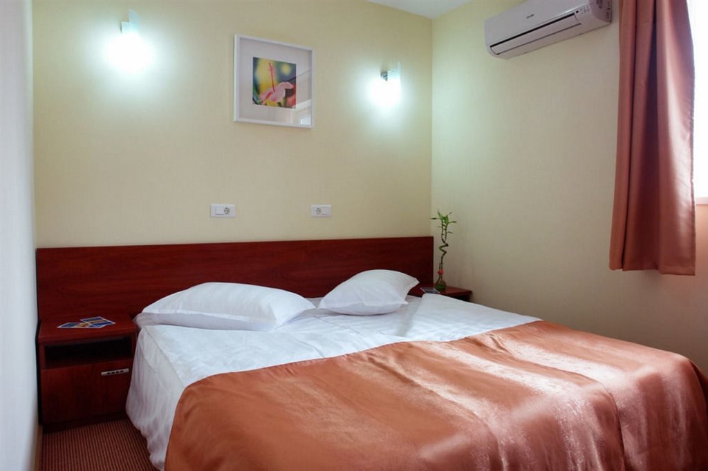City Hotel Bucharest - 295