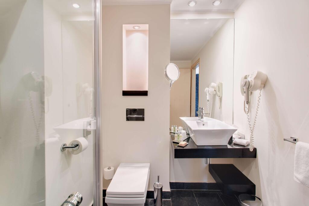 DoubleTree by Hilton Cluj – City Plaza - 979
