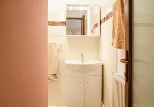 Zamora Bellevue by CityLife Suites - 682