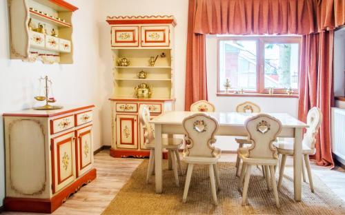 Zamora Bellevue by CityLife Suites - 875