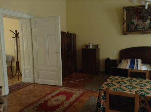 Classic Central Apartment - 905