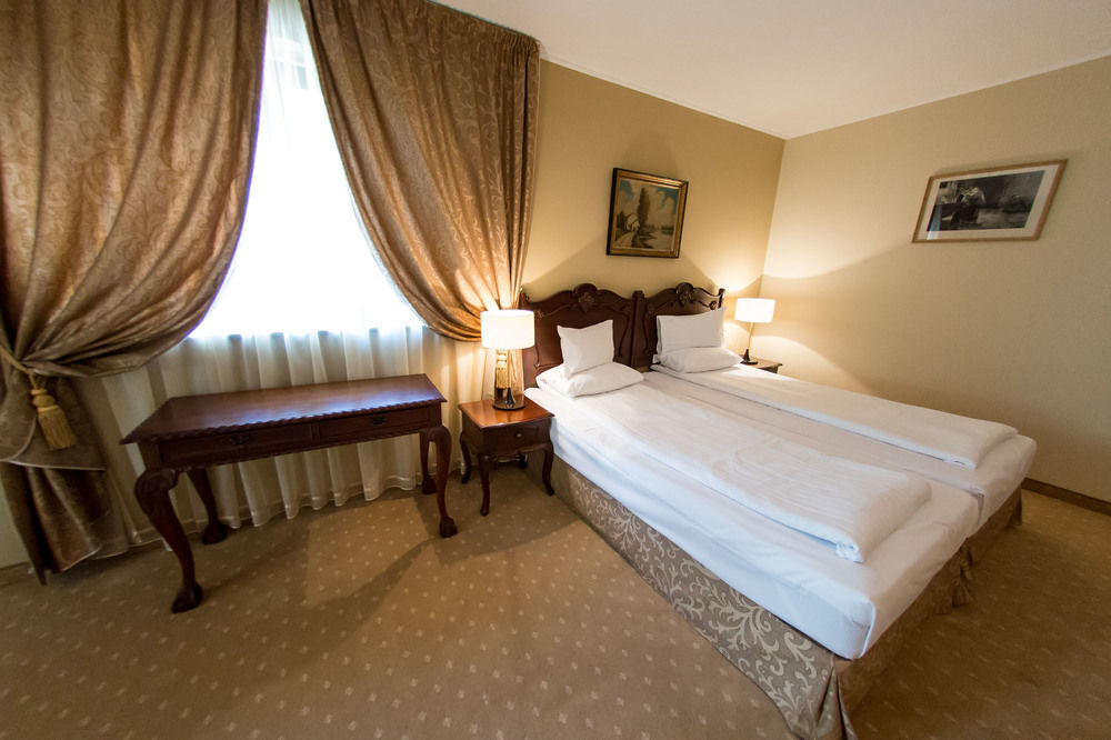 Hotel Classic Inn - 317