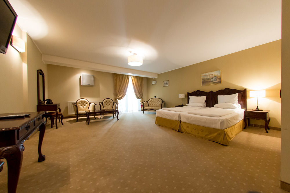 Hotel Classic Inn - 317