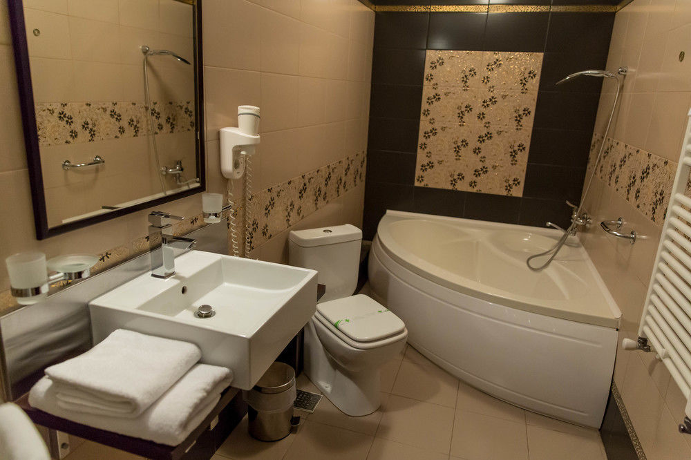 Hotel Classic Inn - 278