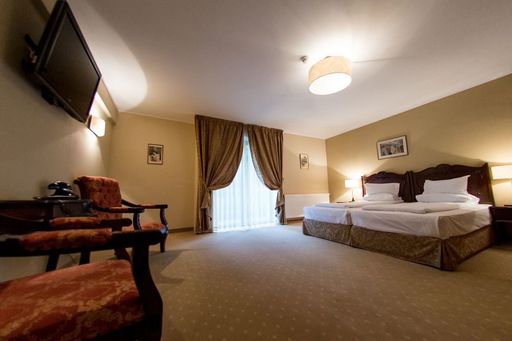 Hotel Classic Inn - 185