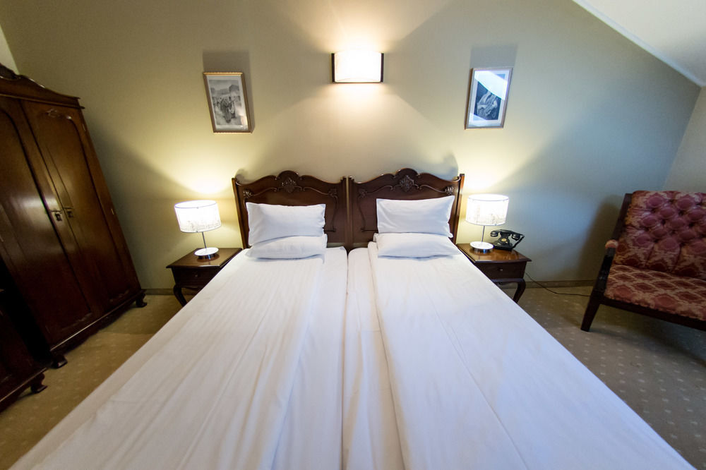 Hotel Classic Inn - 549