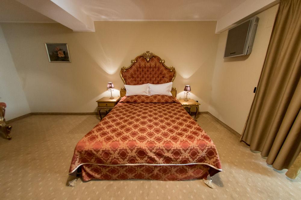 Hotel Classic Inn - 750