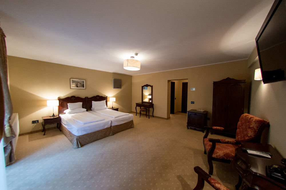 Hotel Classic Inn - 112
