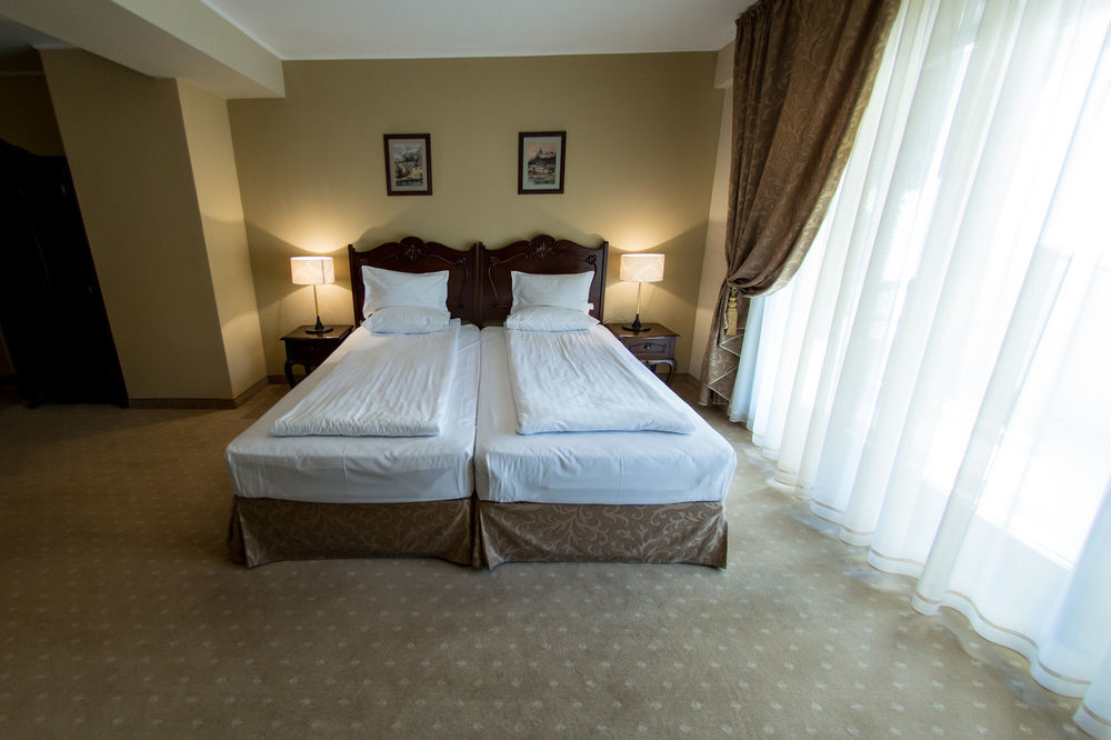 Hotel Classic Inn - 395