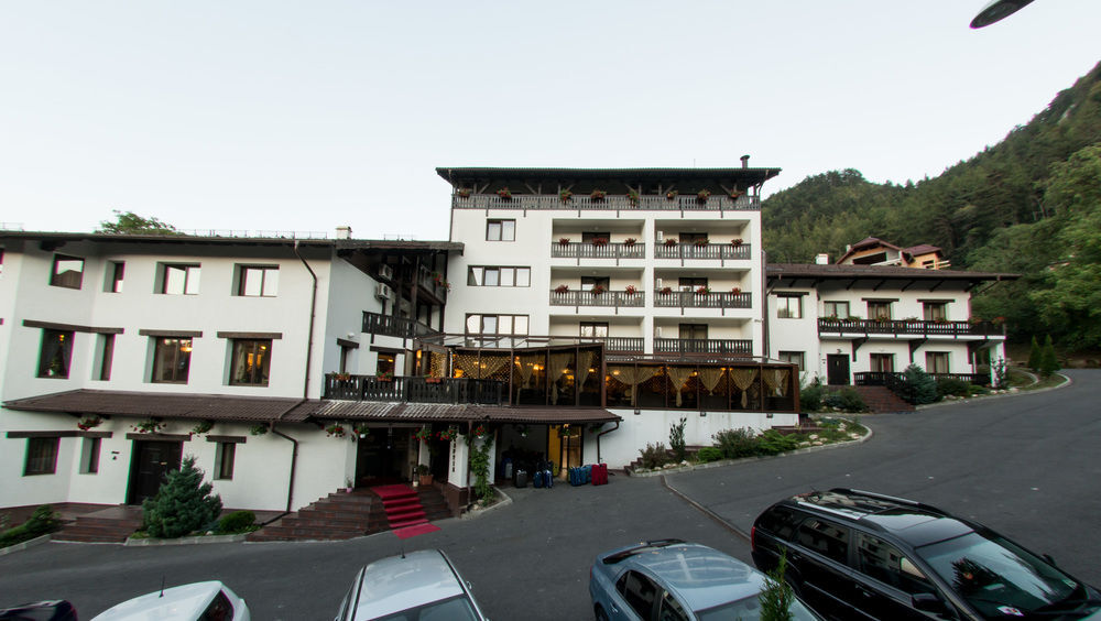 Hotel Classic Inn - 746