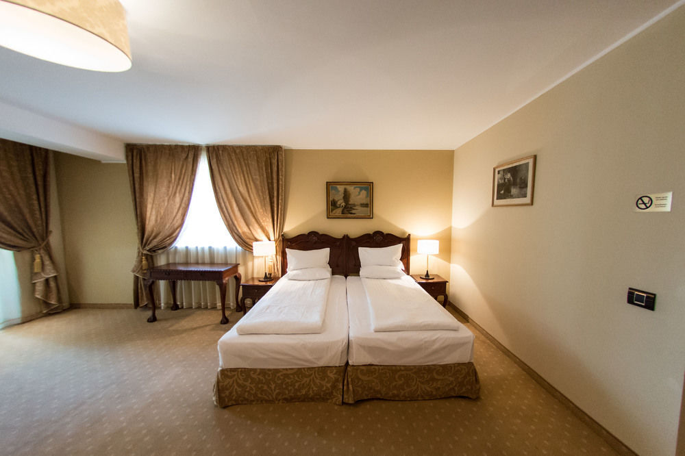 Hotel Classic Inn - 73