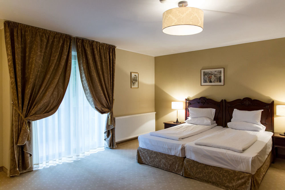 Hotel Classic Inn - 407