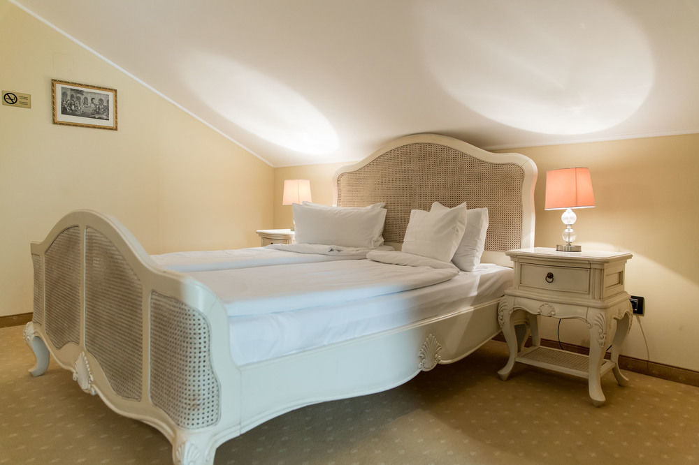 Hotel Classic Inn - 337