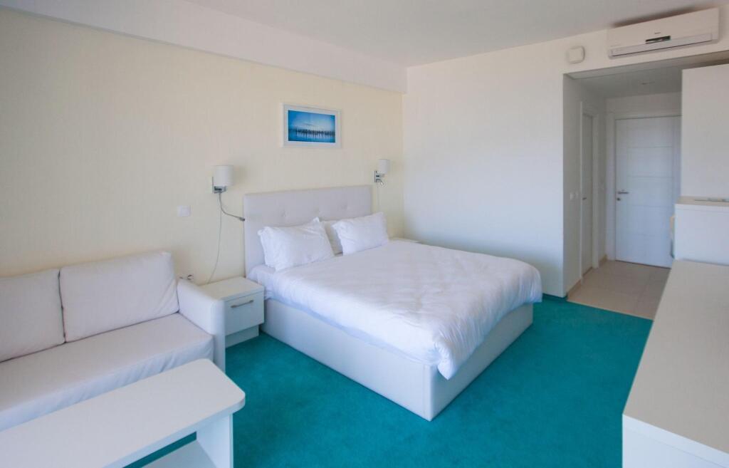 Atrium by the Blaxy - All Inclusive - 411