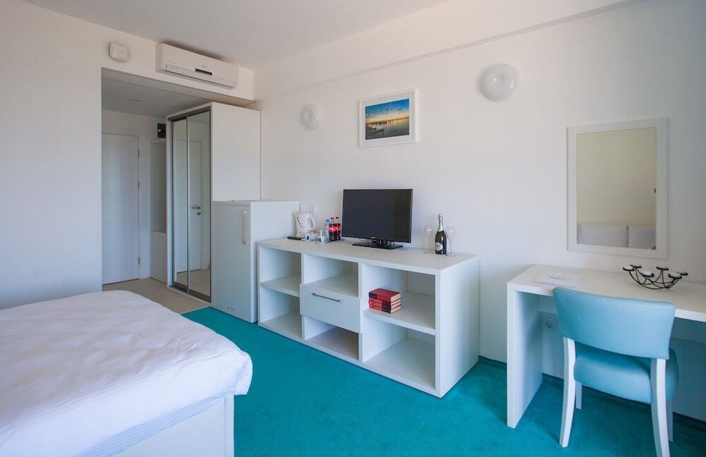 Atrium by the Blaxy - All Inclusive - 569