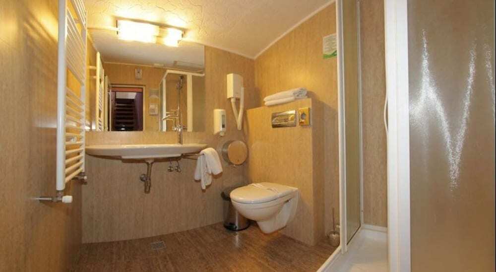 Eden Grand Resort - 522