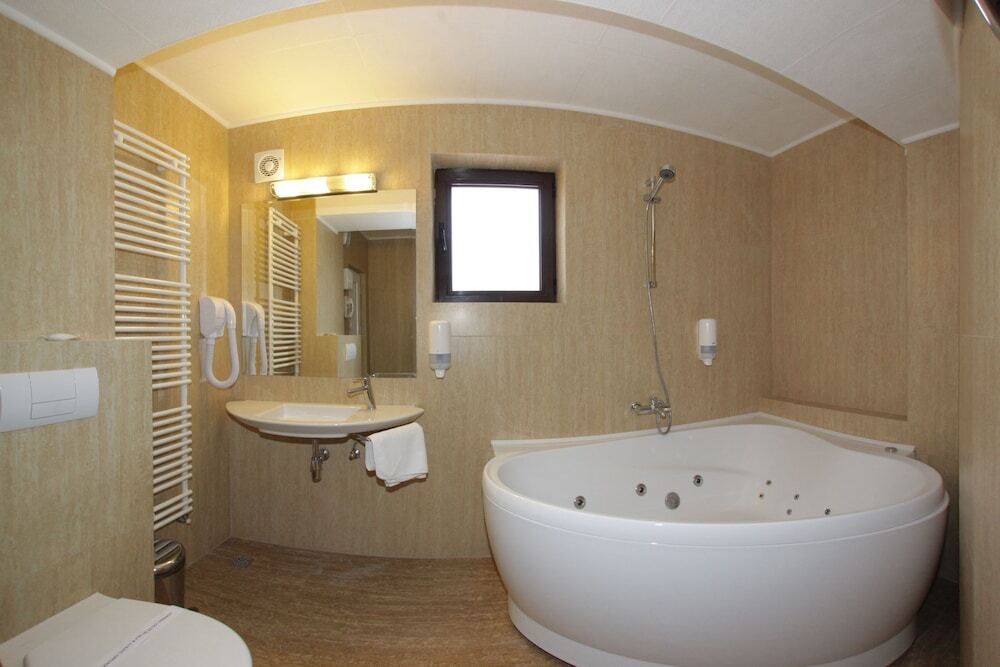 Eden Grand Resort - 528