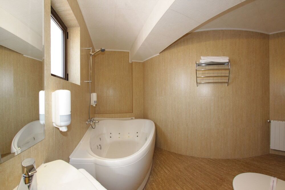 Eden Grand Resort - 814