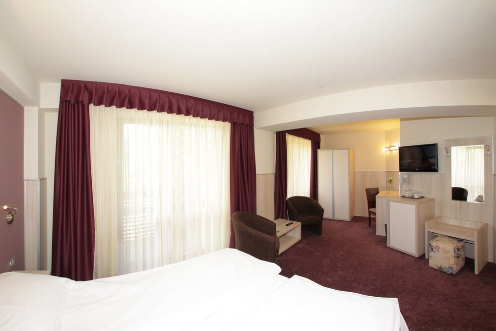 Eden Grand Resort - 88