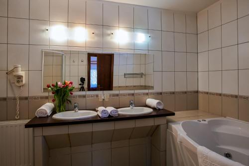 Hotel Floare de Colt Bucovina - 89