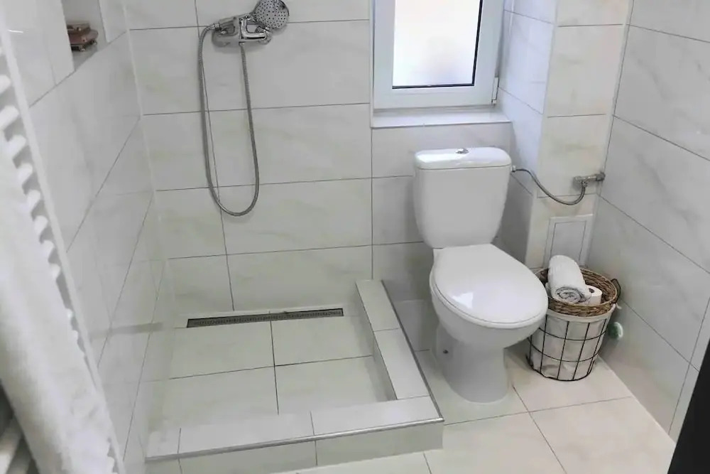 Cosy and Spacious 2 Bedroom House - 623
