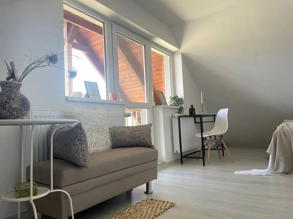 Cosy and Spacious 2 Bedroom House - 227