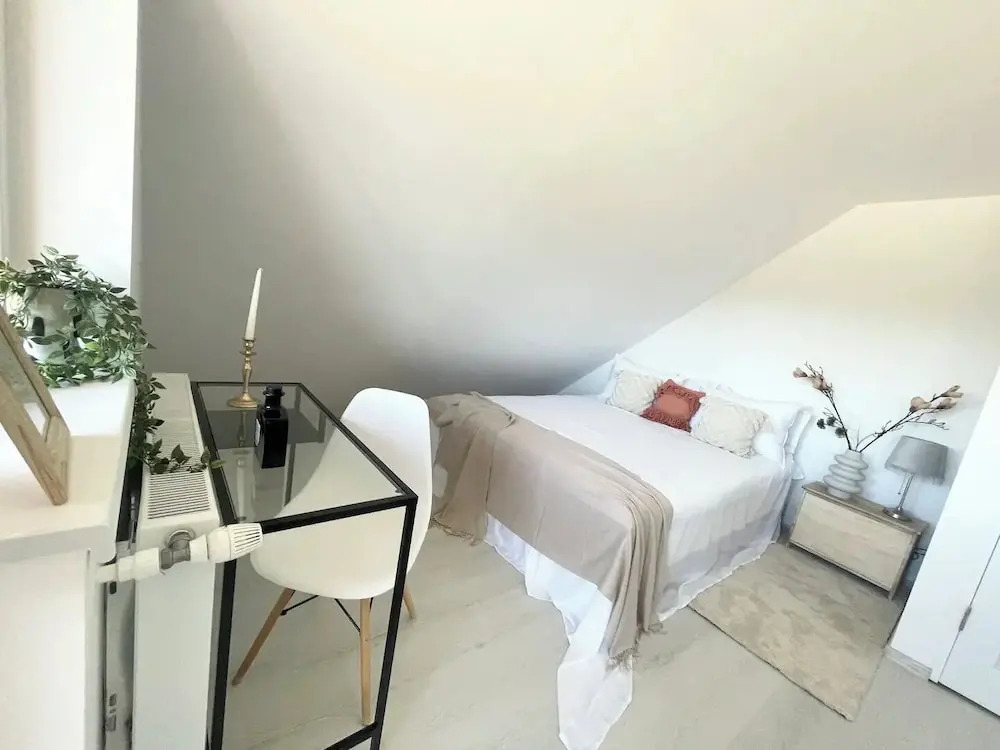 Cosy and Spacious 2 Bedroom House - 209