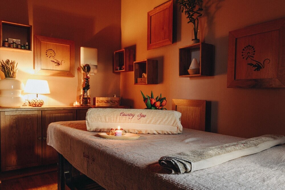 Country Spa Retreat - 687