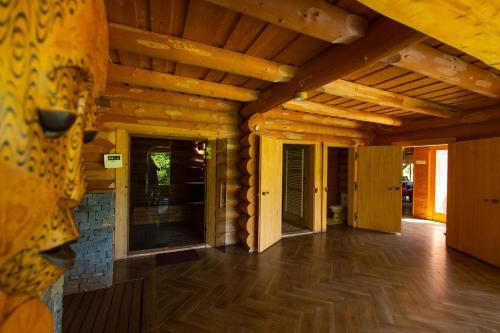 Crossline Lodge - 26