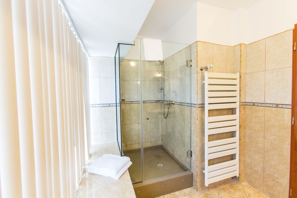 Crystal Palace Hotel - 880