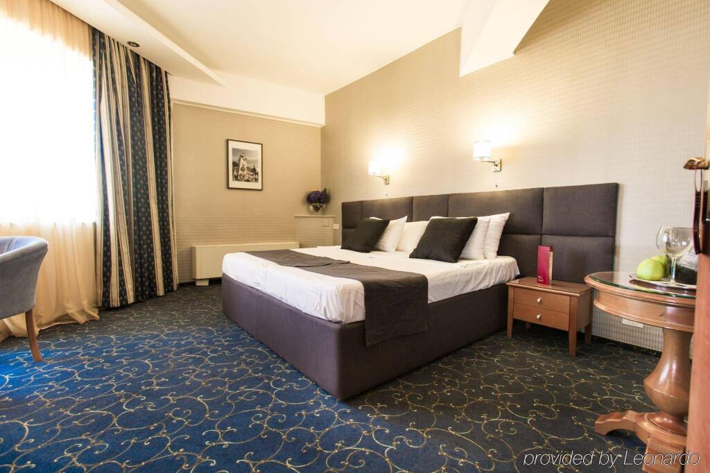 Crystal Palace Hotel - 914