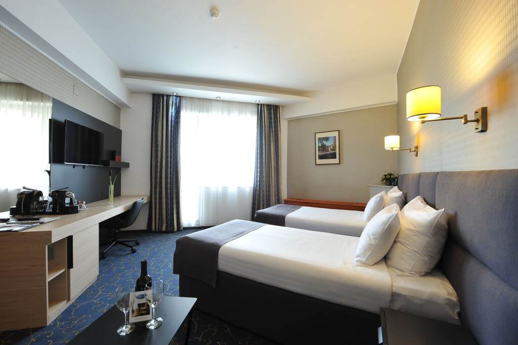 Crystal Palace Hotel - 598