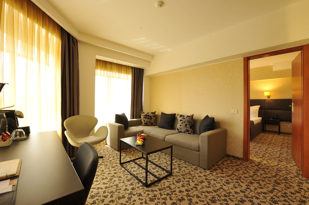 Crystal Palace Hotel - 242