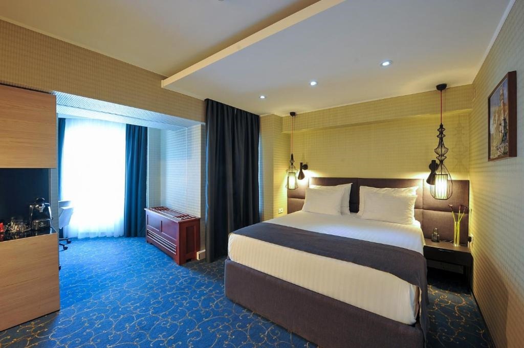 Crystal Palace Hotel - 213