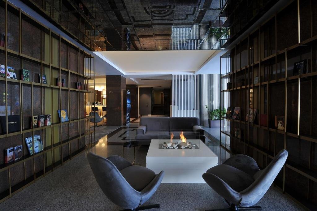 Crystal Palace Hotel - 872