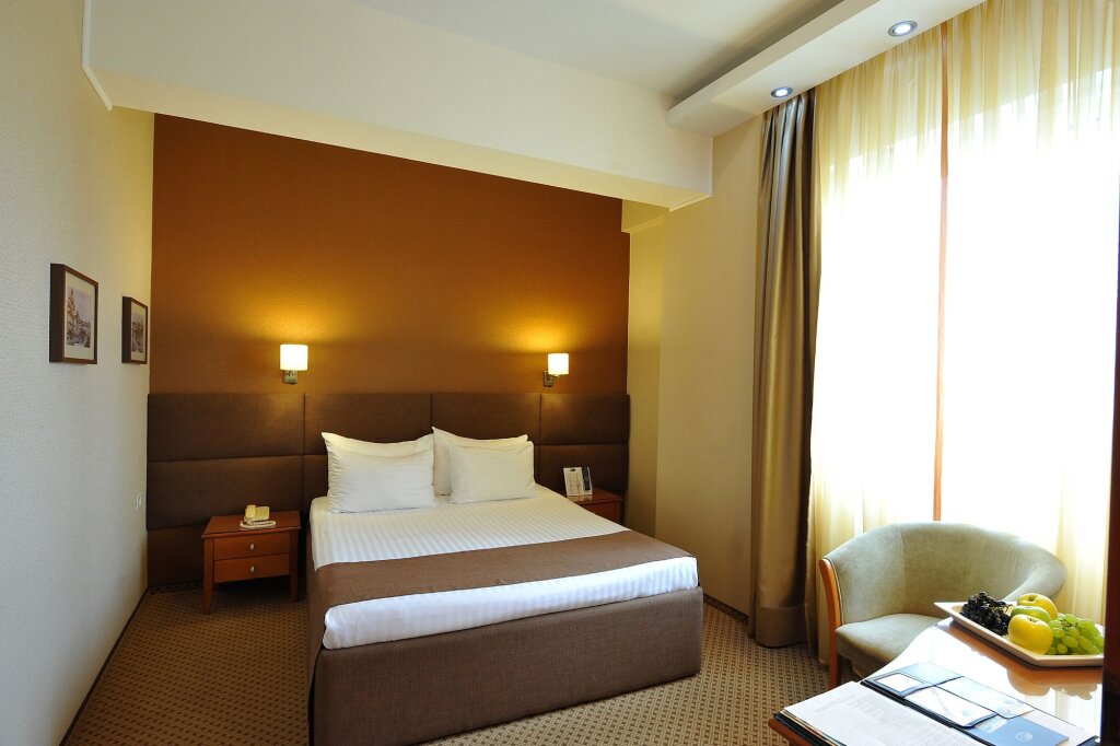 Crystal Palace Hotel - 233