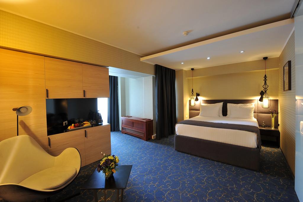 Crystal Palace Hotel - 779