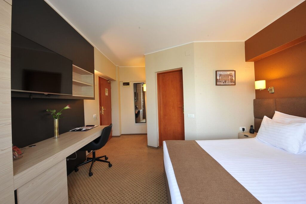 Crystal Palace Hotel - 101