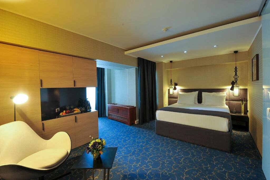 Crystal Palace Hotel - 430