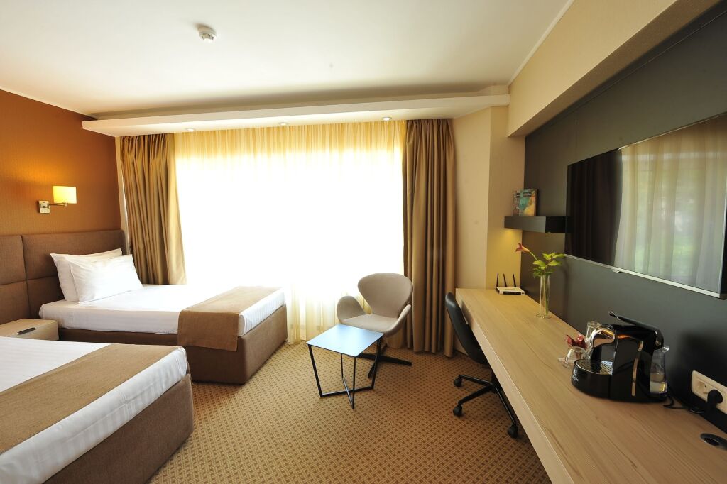 Crystal Palace Hotel - 899