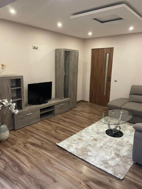 D&C's Apartment - 999