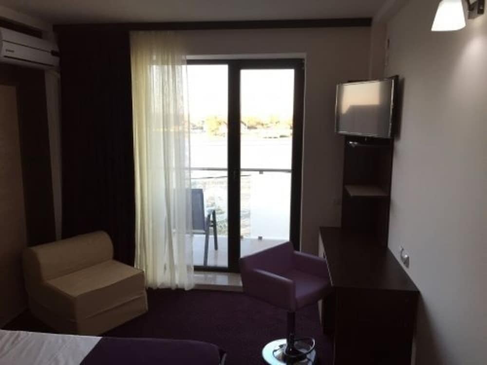 Delta Palace - 398