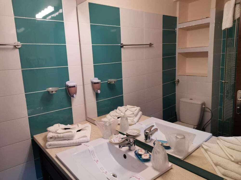 Delta Palace - 833